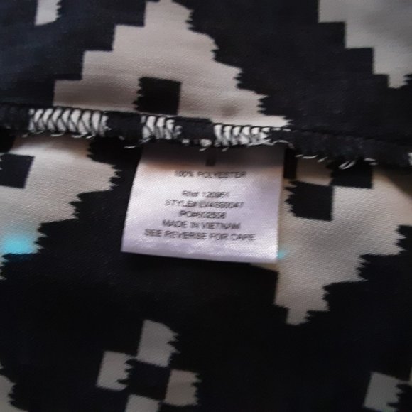 NWOT Olive & Oak Black and White Tank Size M - Picture 4 of 4